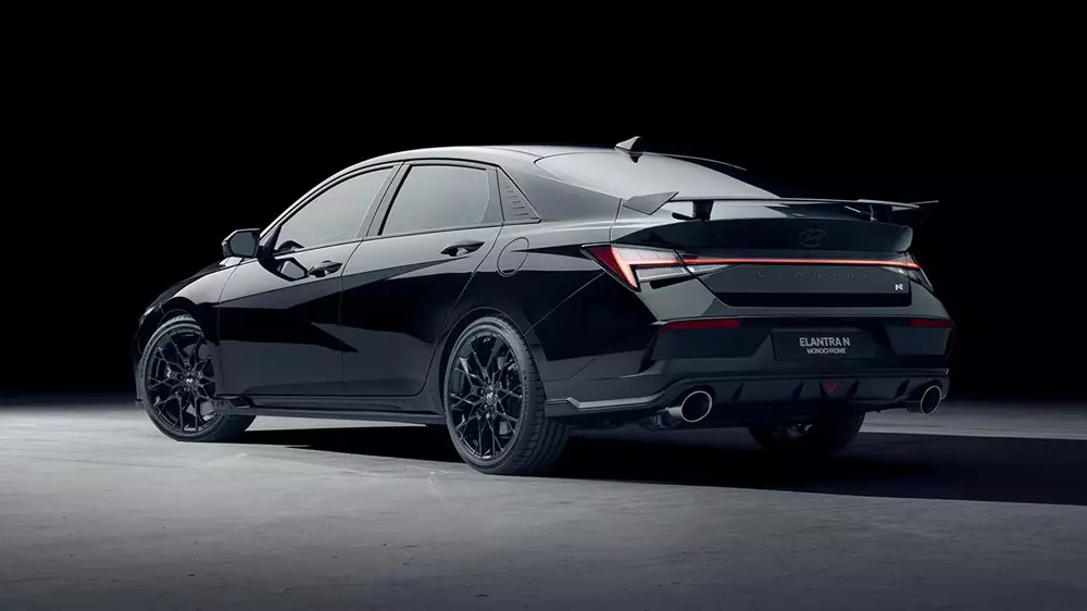 Hyundai Elantra N Monochrome trình làng, dành cho những người thích cầm lái nhưng ghét sự nổi bật - Ảnh 3.