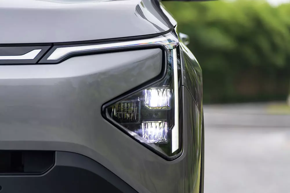 kia-carens-clavis-1-b39e Kia Carens Clavis chính thức ra mắt Việt Nam, được định vị như bản cao cấp hơn của Carens, giá từ 639 triệu đồng - Ảnh 3.