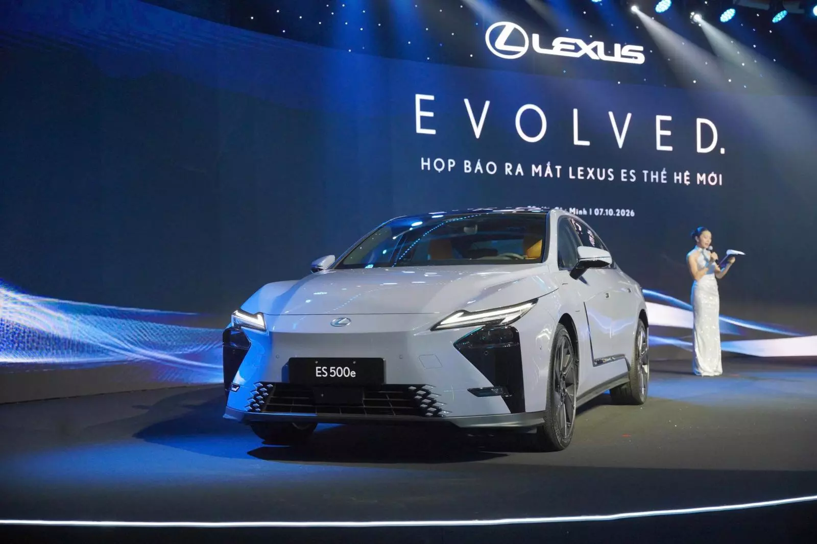Lexus ES 2026 tại Việt Nam thêm bản thuần điện ES 500e, giá từ 2,34 tỷ đồng - Ảnh 2.