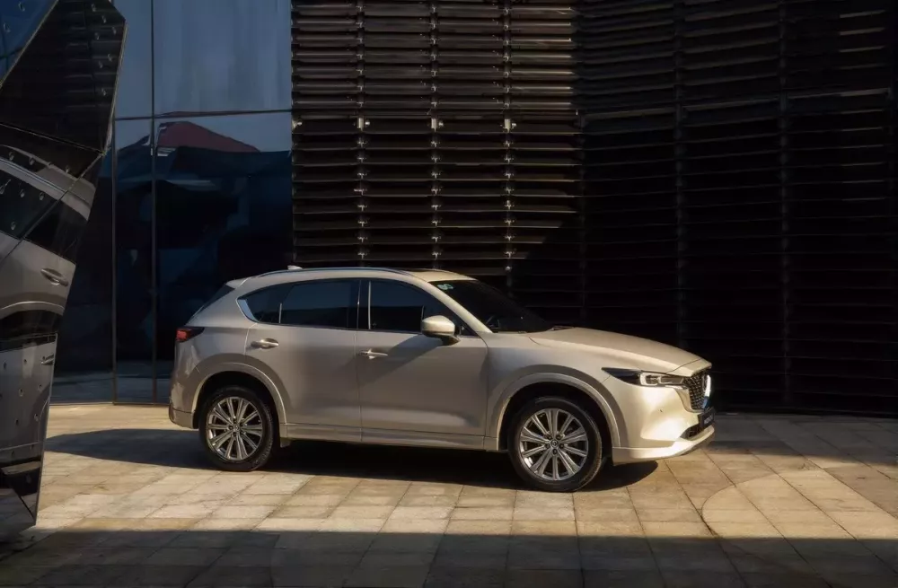 Mazda CX-5 được hỗ trợ 100% lệ phí trước bạ, giá sau ưu đãi cao nhất chỉ 800 triệu đồng - Ảnh 1.
