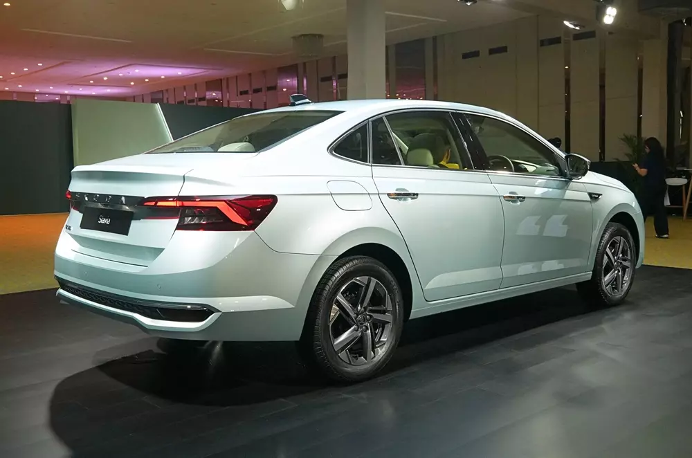 Skoda Slavia 2026 chính thức được bán ra thị trường với giá rẻ hơn đời cũ, cạnh tranh Honda City - Ảnh 4.
