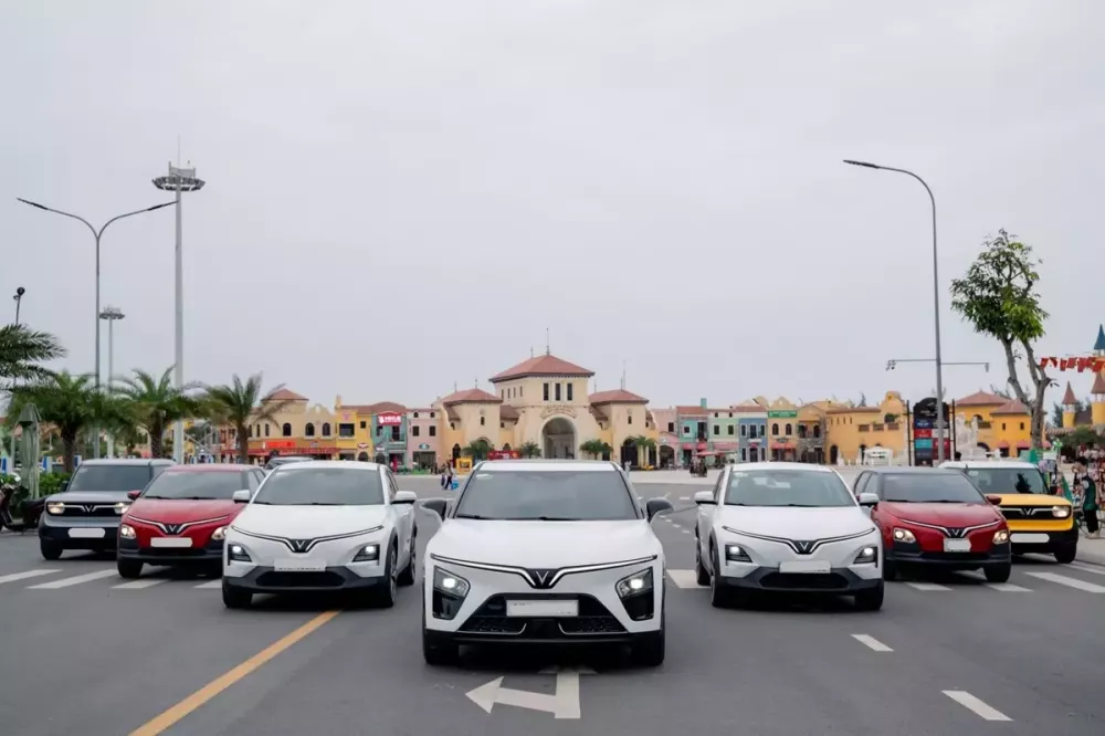 Dải SUV điện VinFast thêm sức hút với ưu đãi “khủng” tới 9% - Ảnh 1.